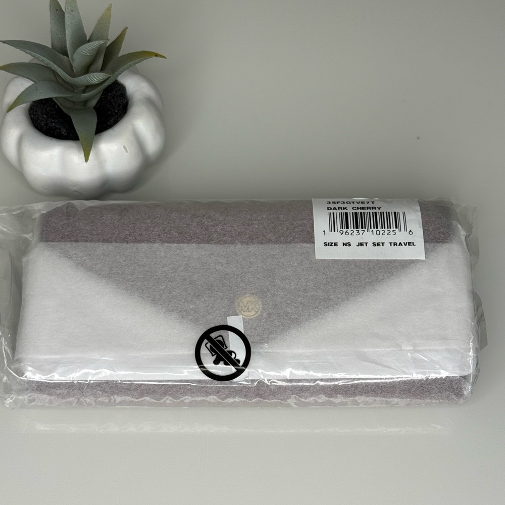 MICHAEL KORS Jet Set Travel Large Envelope Continental Wallet in Dark Cherry 🍒 - Picture 7 of 8